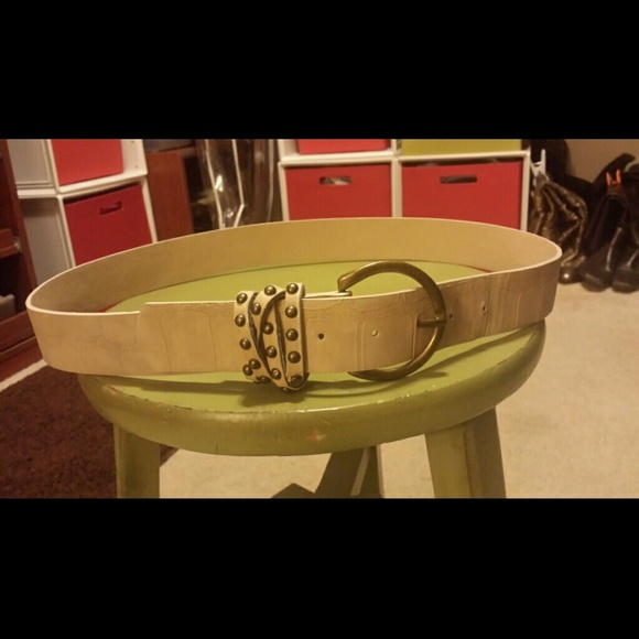 Tan off white belt. Like new. Never worn - Picture 1 of 1