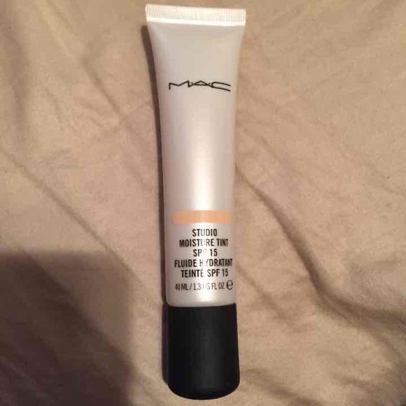 Mac moisture tint