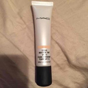 Mac moisture tint