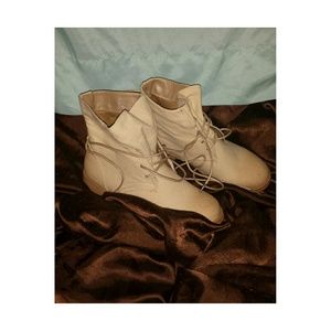 Rue 21 Creme Low Boots