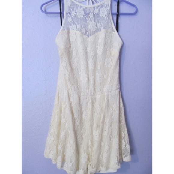 Cute lace romper!