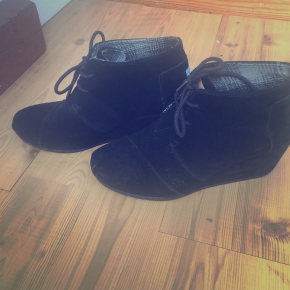 Like new Black Toms wedge