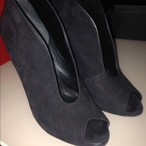 Size 8 Schultz peep toe bootie
