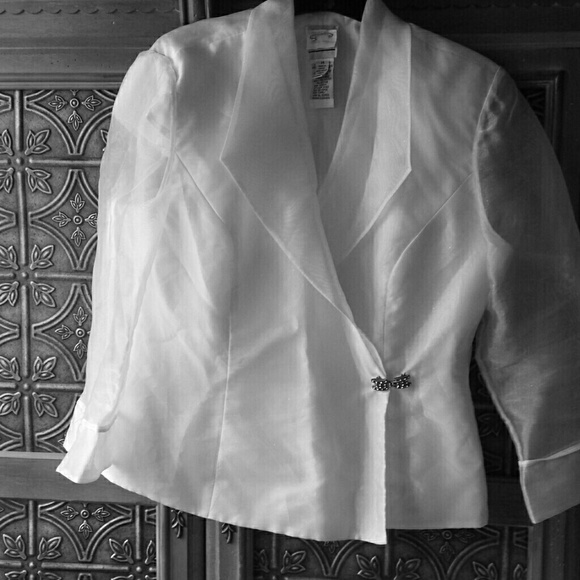 Top white shimmer dress with blind button