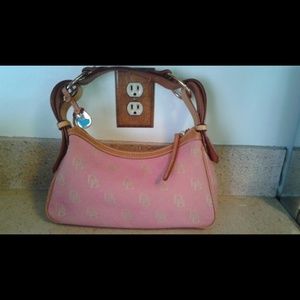 Dooney and Bourke hand bag in like new condition!