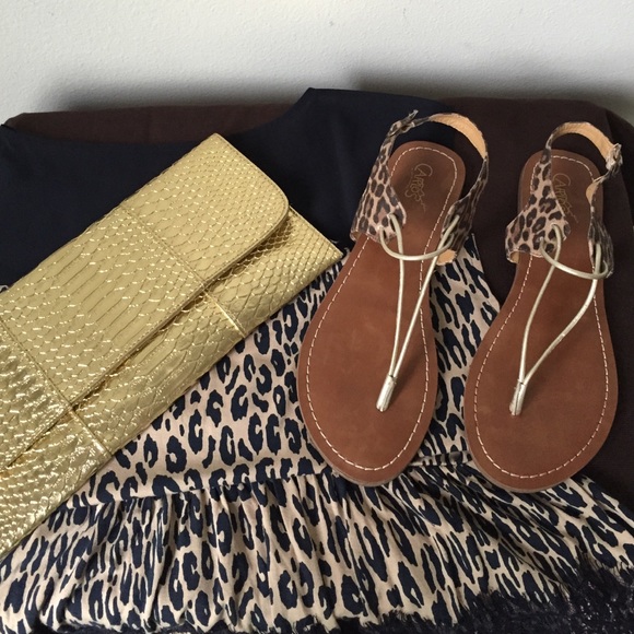 NWOT Carlos Santana Gold/Leopard Thong Sandals