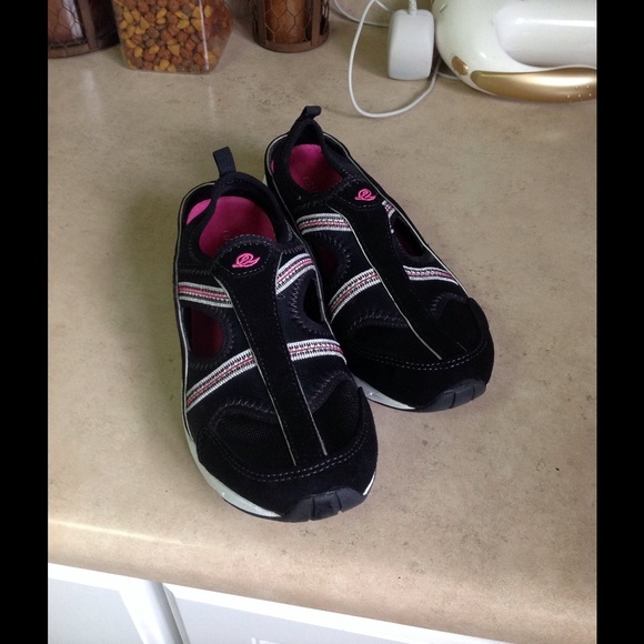 Easy Spirit Black and Pink Sneakers-NWOT-$19.00