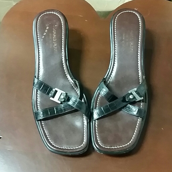 Donald Pliner kitten heel sandals size 10M