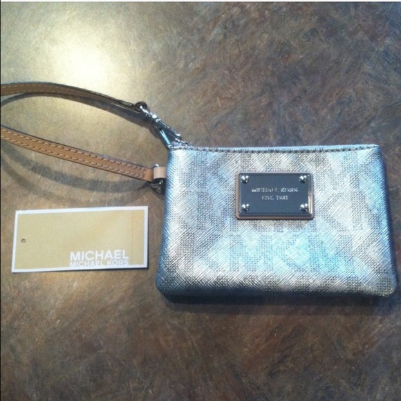 Michael kors wristlet