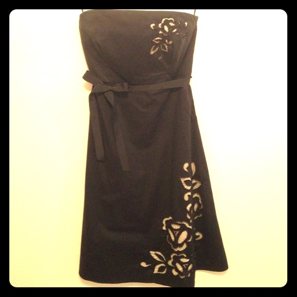 ⛔️sold⛔️Express black and white floral cutout