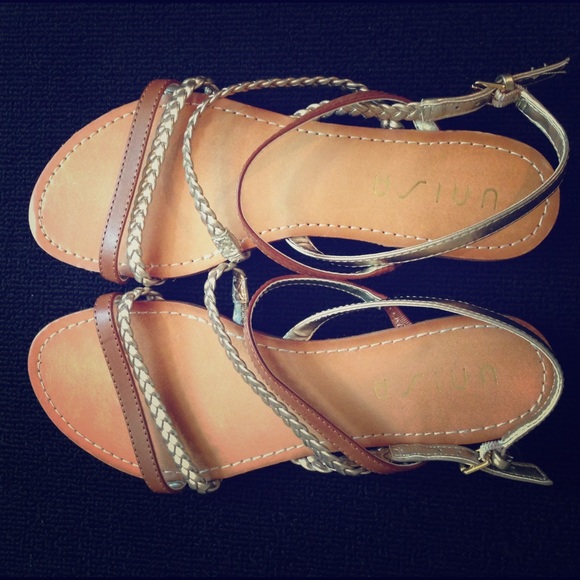 Unisa sandals, size 7.5, never worn, still in box