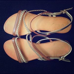 Unisa sandals, size 7.5, never worn, still in box