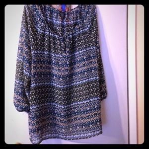 A 100% Polyester loose fitted blouse! 🌺