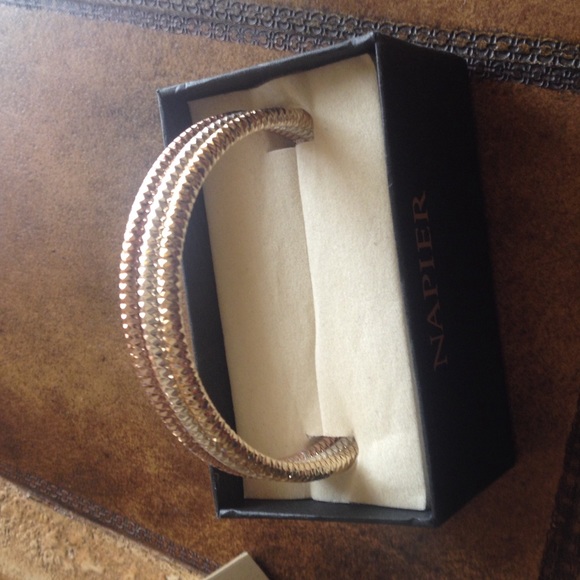 NAPIER Bracelets [3] - Picture 2 of 3