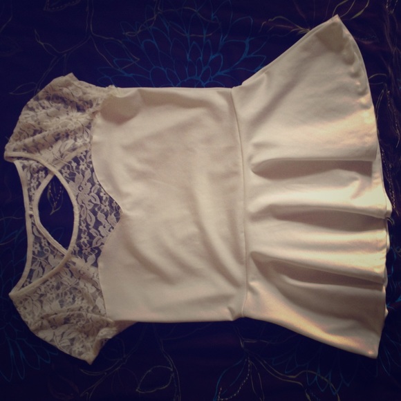 Pretty off white top - Picture 1 of 2