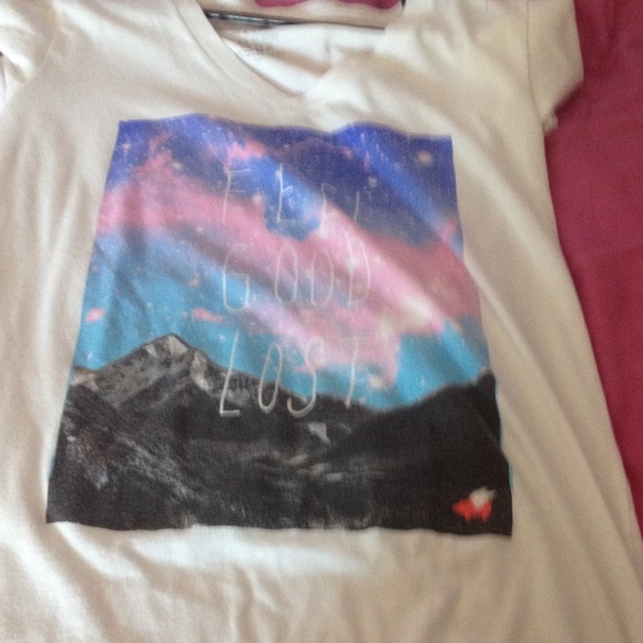 Xl t shirt with graphics on the front