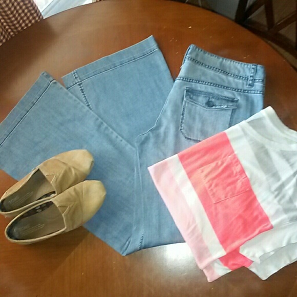 Gap striped colorful tshirt