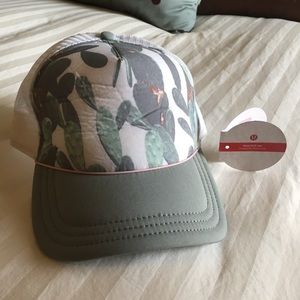 Lululemon what'SUP hat