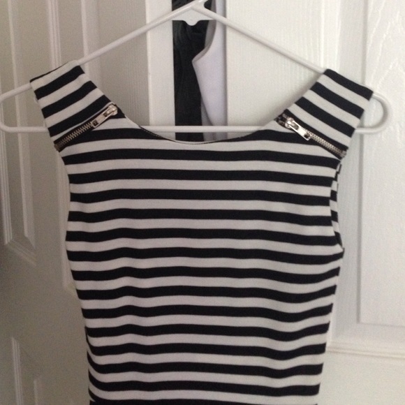 Black and white striped dress - Picture 2 of 3