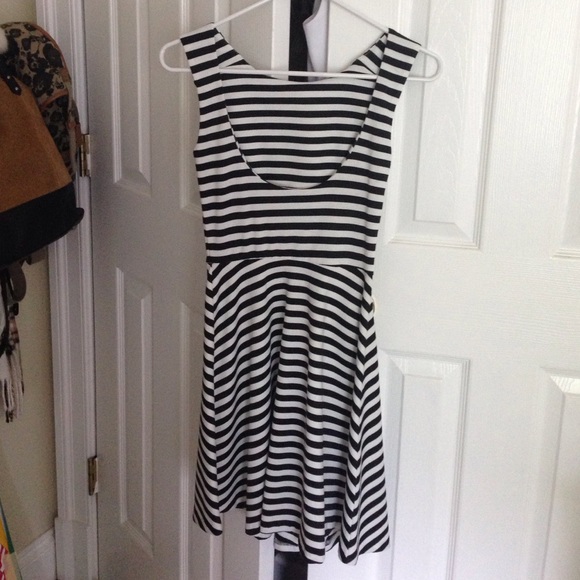 Black and white striped dress - Picture 3 of 3