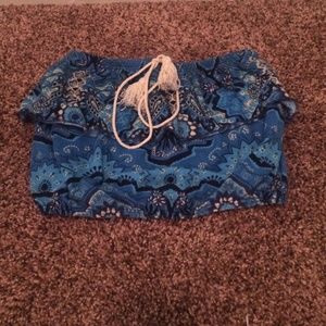 Blue ruffled crop-top