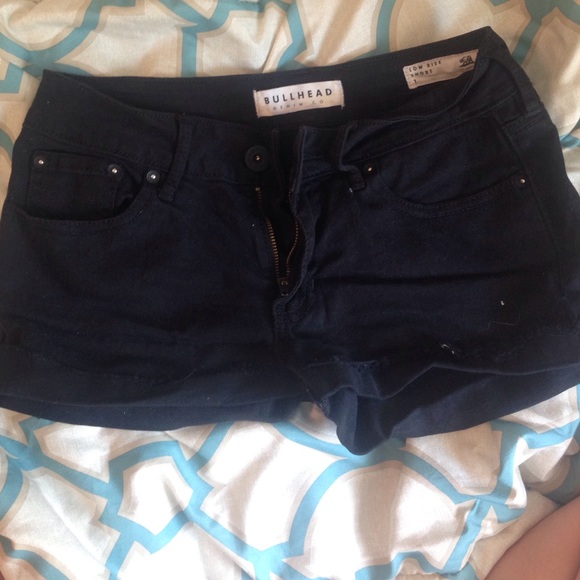 Bullhead black shorts