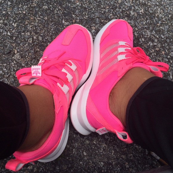 🚨🚨SOLD🚨🚨pink Adidas ! 😍🌸🌷🌺