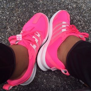 🚨🚨SOLD🚨🚨pink Adidas ! 😍🌸🌷🌺