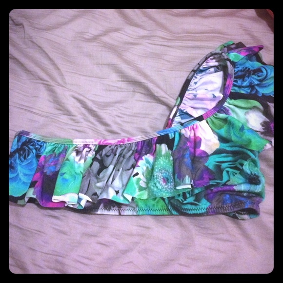 Floral ruffle bikini top *NEVER WORN*
