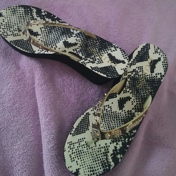 Guess sandals
