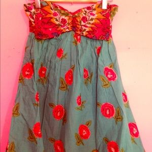 Sweetheart bubble dress with a bow.