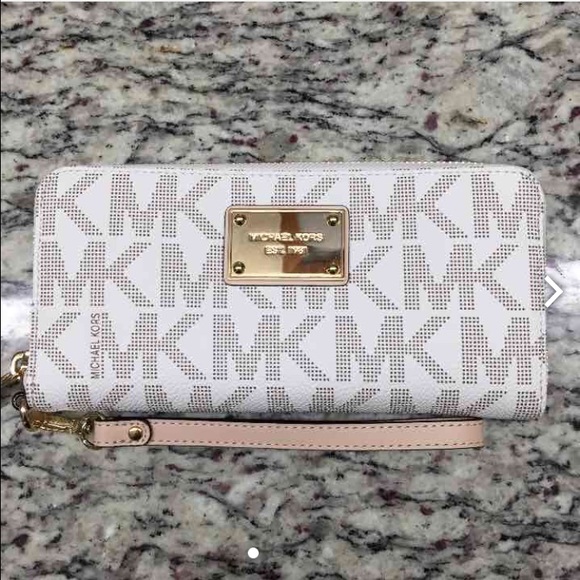 Michael Kors Large Vanilla Tech Wallet