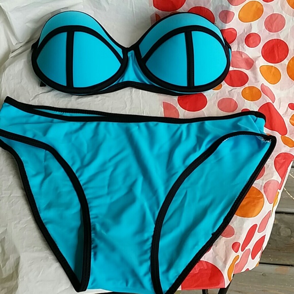 NWOT Beautiful Blue Bikini - Picture 2 of 4