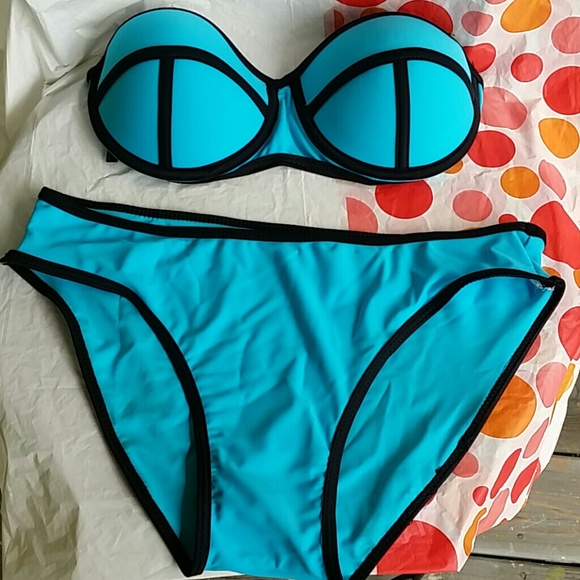 NWOT Beautiful Blue Bikini - Picture 3 of 4