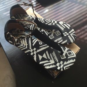 TOMS Playa Sandals Size 6.5 - Excellent Condition