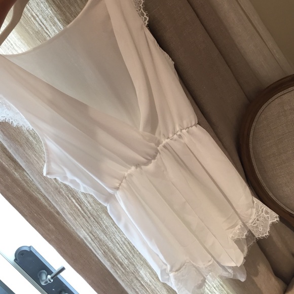 Lace romper - Picture 2 of 3