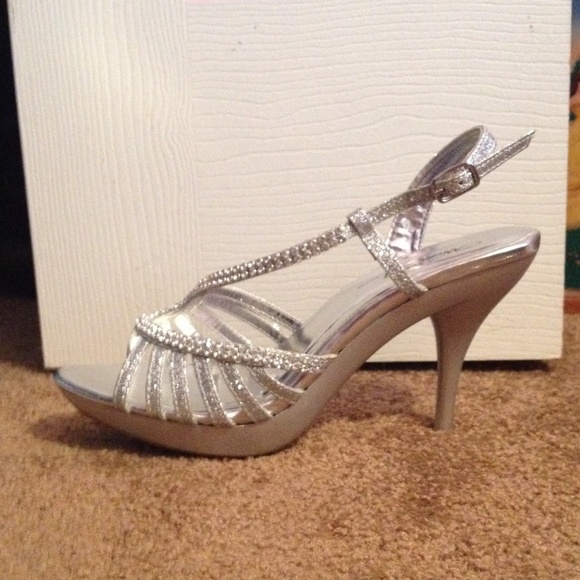 Heels - Picture 2 of 4