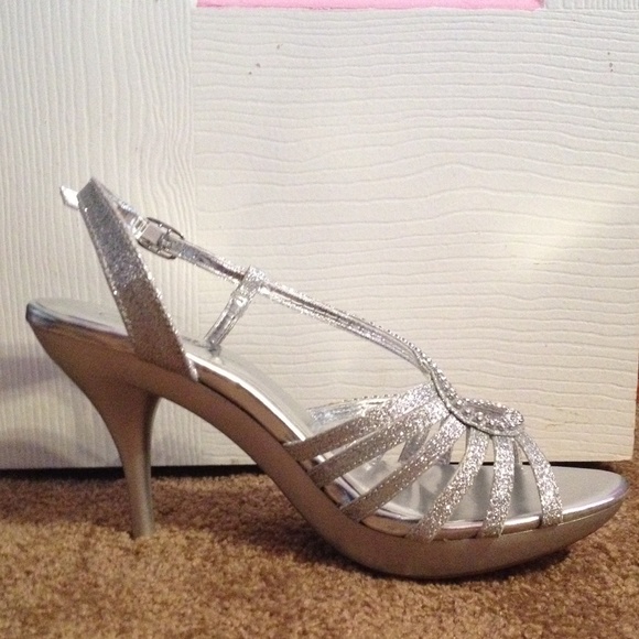 Heels - Picture 3 of 4