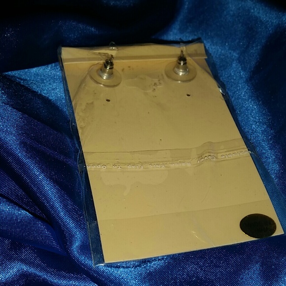 NEW Rhinestone Drop Earrings - Picture 2 of 2