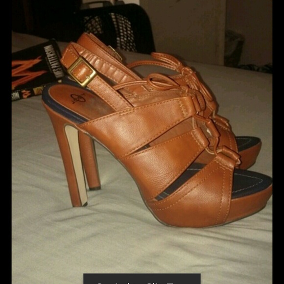 Cute beidge heels - Picture 1 of 1