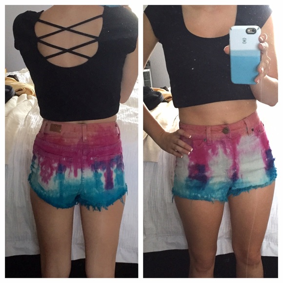 ❌SOLD❌ BDG Tie Dye High Rise Cheeky Shorts - Picture 4 of 4