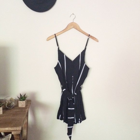❤️SOLD❤️ Striped Black + White Tie Waist Romper S - Picture 3 of 3