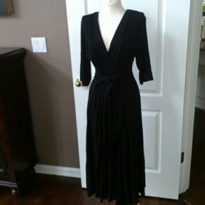 Black v neck maternity dress