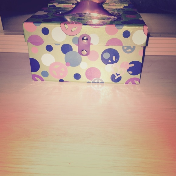Makeup box