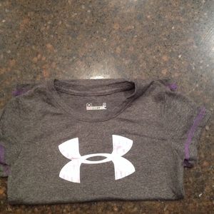 Girls under Armour shirt ❤️sold in bundle ❤️