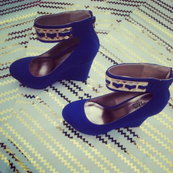 Charlotte Russe Shoes - ✨💋Trendy royal blue Charlotte Russe wedge heels✨