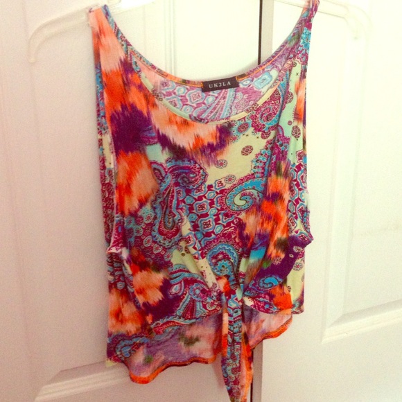 Tribal sleeveless crop top - Picture 1 of 1