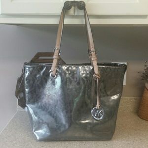 @morganduncan      AUTHENTIC Michael Kors purse
