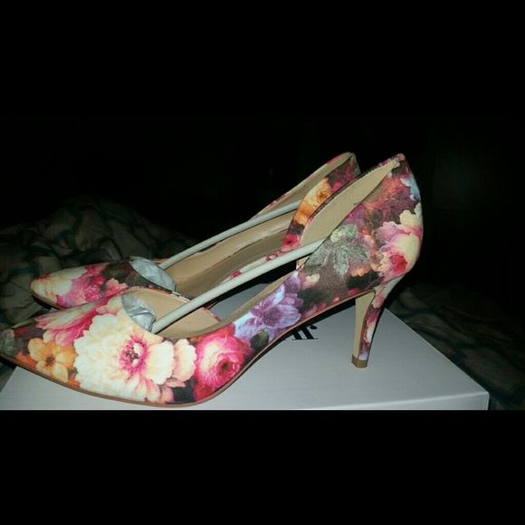 Raquell classic floral pumps