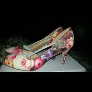 Raquell classic floral pumps